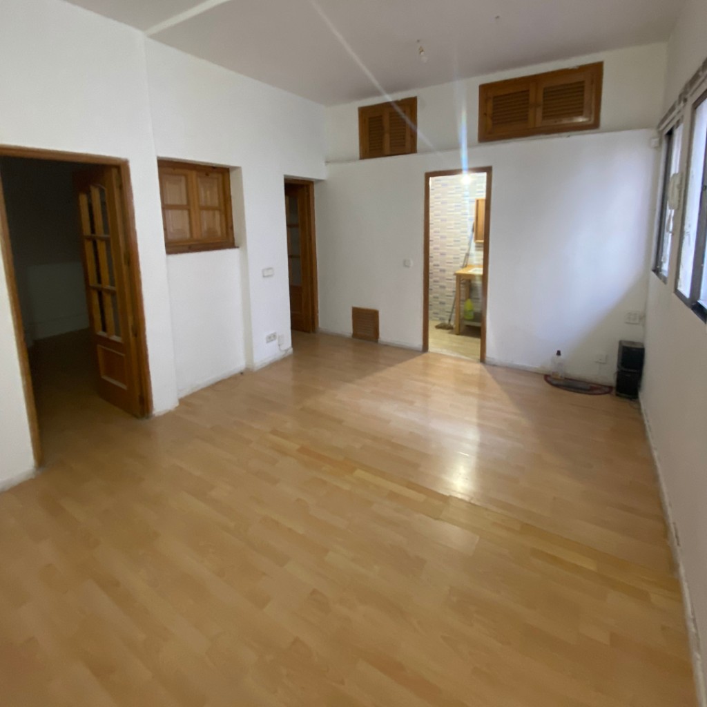 Vivienda vacía y sin ambientar antes de la reforma en Madrid